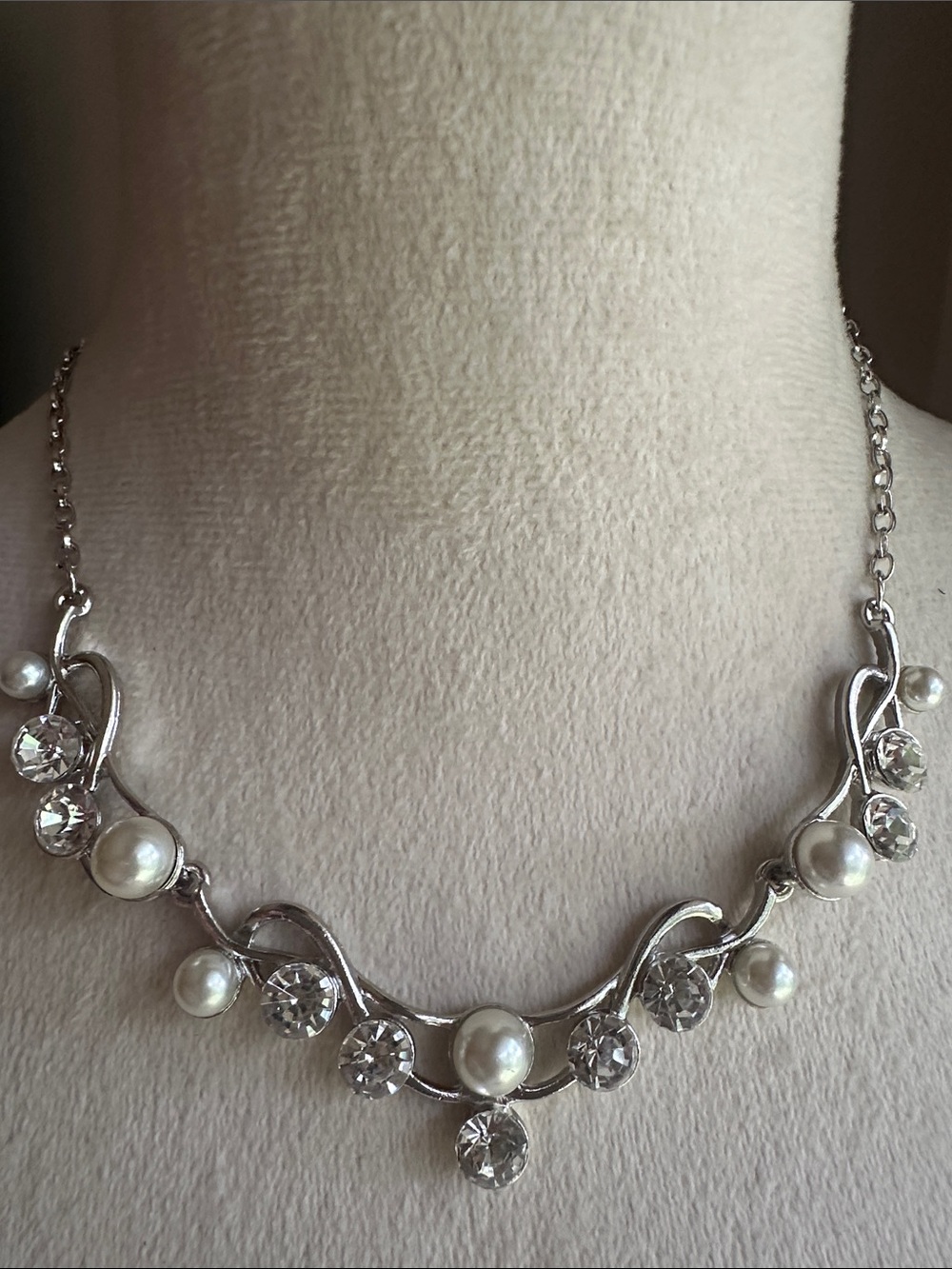 Imitation Pearl & Rhinestone Necklace